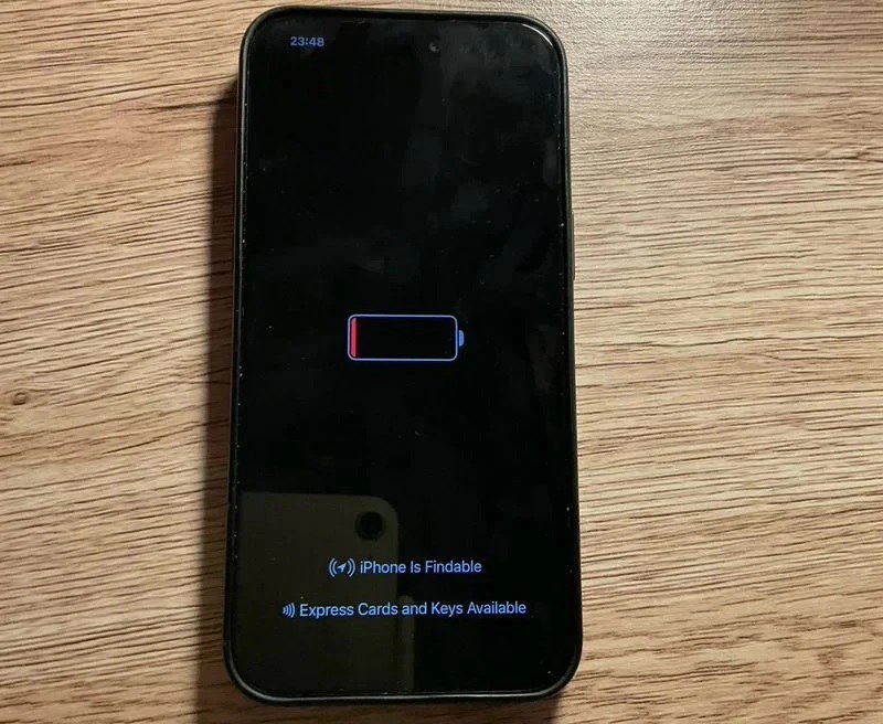 iOS 18新功能：iPhone 15电量耗尽后仍能显示时间